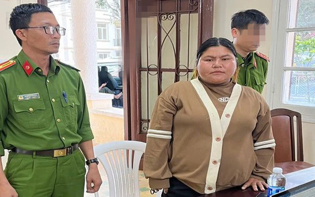 Đối tượng Anhuenh tại cơ quan điều tra. Đối tượng Anhuenh tại cơ quan điều tra.