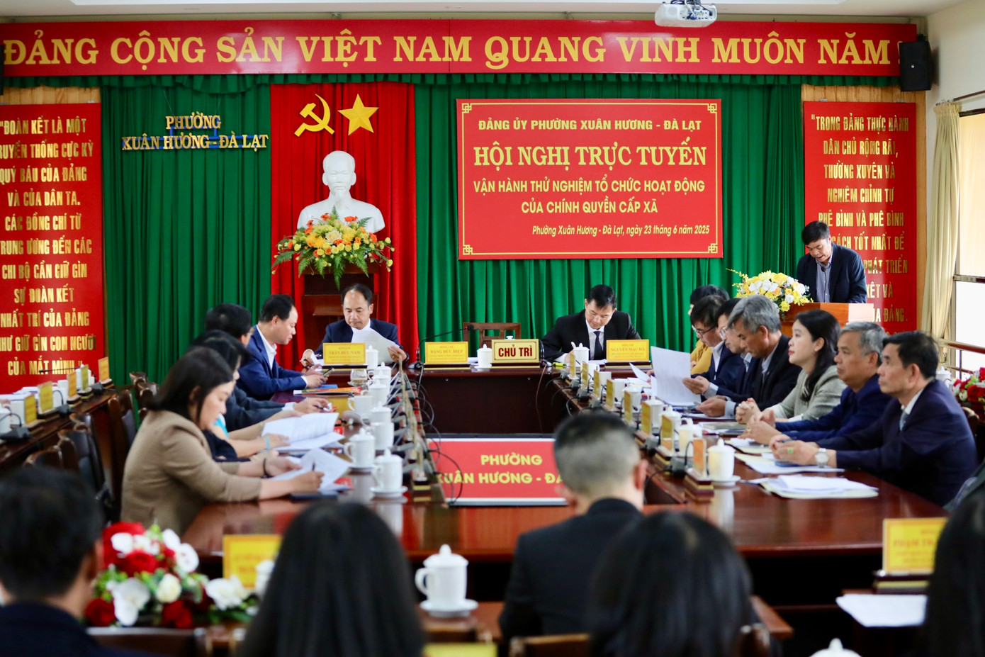 Quang cảnh hội nghị trực tuyến tại điểm cầu phường Xuân Hương - Đà Lạt. Quang cảnh hội nghị trực tuyến tại điểm cầu phường Xuân Hương - Đà Lạt.