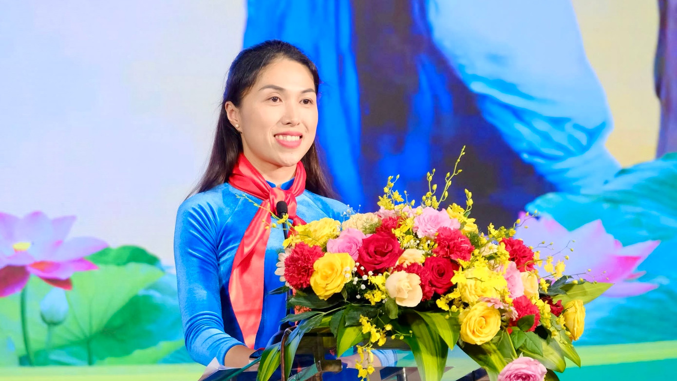 Chị Trần Diệp Mỹ Dung - Phó Bí thư Tỉnh Đoàn, Chủ tịch Hội đồng Đội tỉnh Lâm Đồng phát biểu khai mạc.