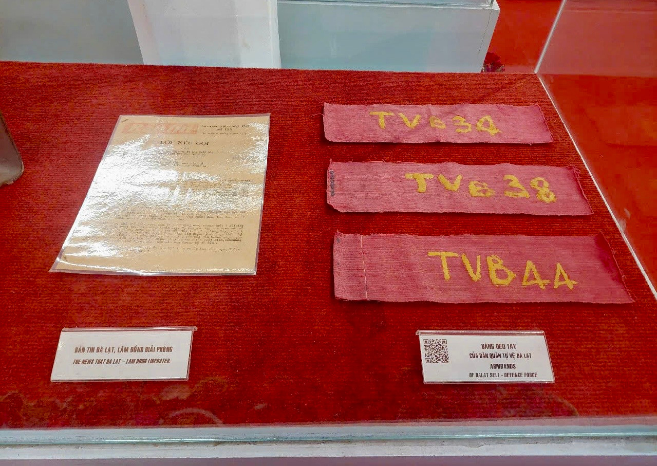 Cùng với các hiện vật về quá trình phát triển của tỉnh Lâm Đồng trong 5 năm kể từ sau ngày 30/4/1975.