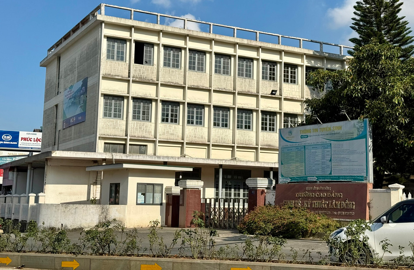 Trường Cao đẳng kinh tế - kỹ thuật Lâm Đồng được cải tạo làm chỗ làm việc cho cán bộ.