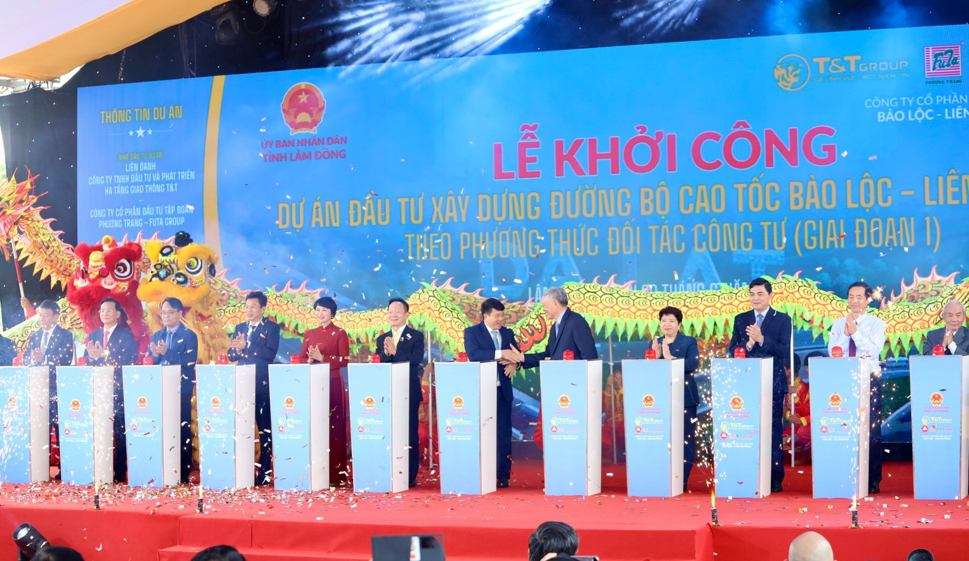 Lãnh đạo các bộ, ngành Trung ương và địa phương bấm nút khởi công dự án cao tốc Bảo Lộc – Liên Khương.