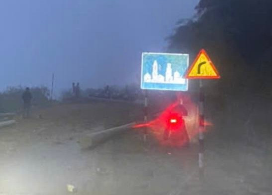 Vụ tai nạn xảy ra tại Km642H đường Trường Sơn Đông, huyện Lạc Dương. Vụ tai nạn xảy ra tại Km642H đường Trường Sơn Đông, huyện Lạc Dương.