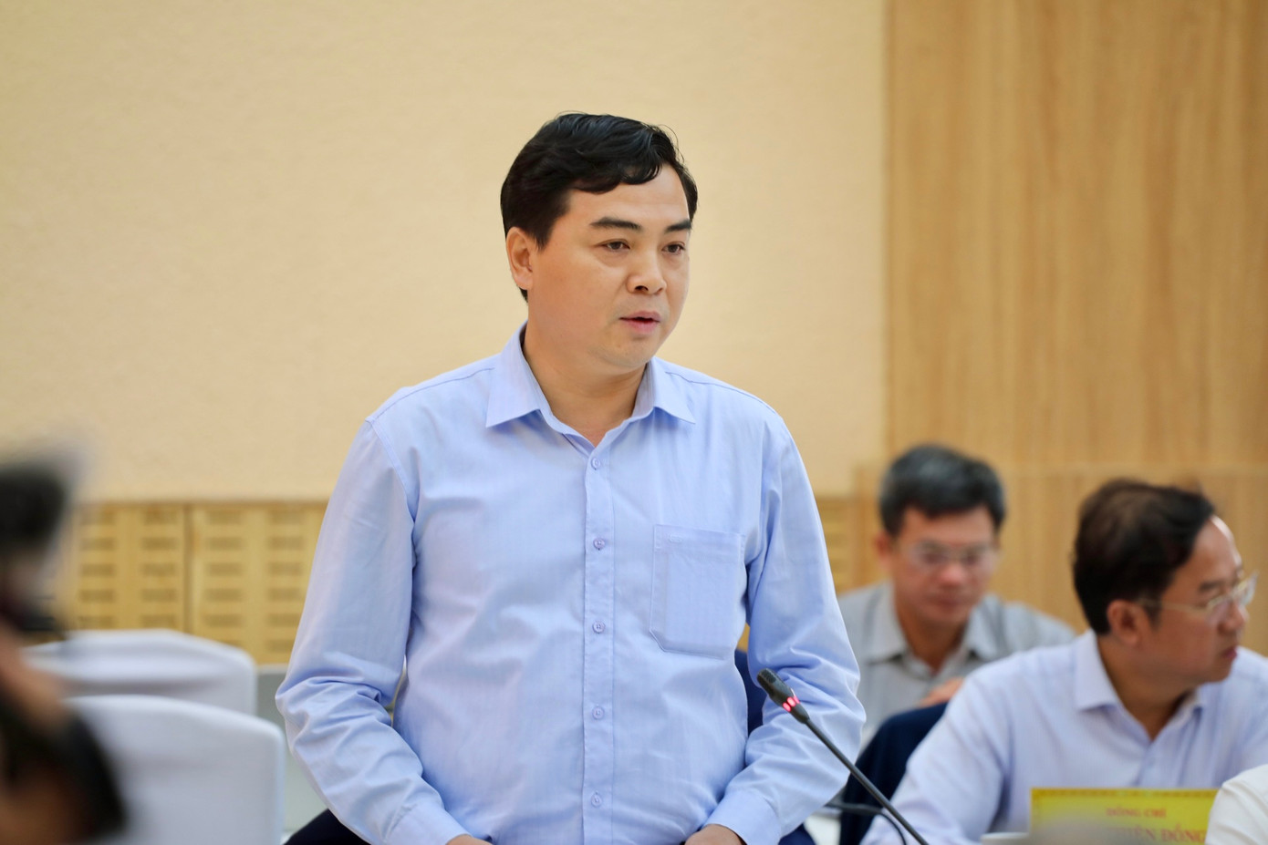 Ông Nguyễn Hoài Anh - Bí thư Tỉnh uỷ tỉnh Bình Thuận kiến nghị tại buổi làm việc. Ông Nguyễn Hoài Anh - Bí thư Tỉnh uỷ tỉnh Bình Thuận kiến nghị tại buổi làm việc.