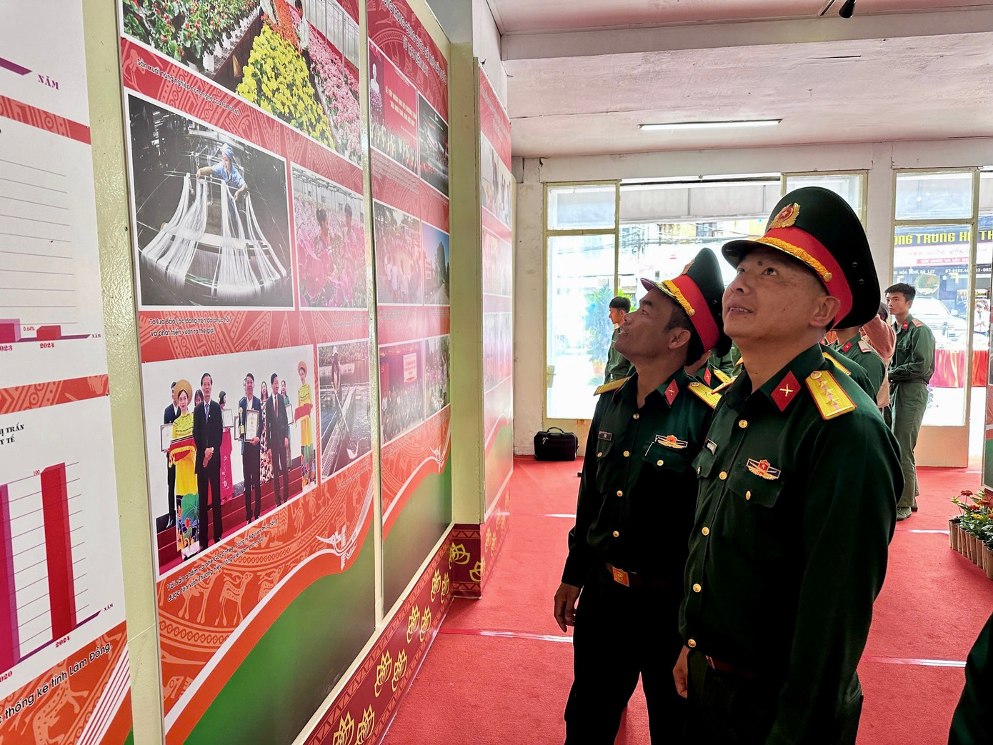 Ông Nguyễn Trung Kiên - Giám đốc Sở Văn hóa, Thể thao và Du lịch Lâm Đồng cho biết triển lãm trưng bày, giới thiệu hơn 200 hình ảnh, hiện vật, tác phẩm văn học, nghệ thuật.