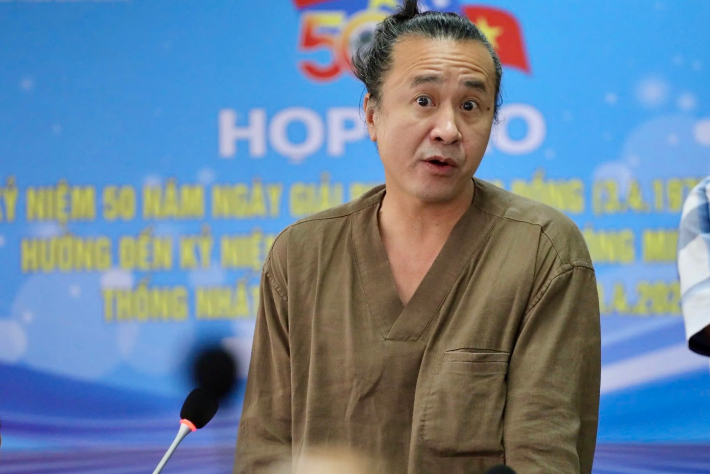 Nhạc sĩ Lê Minh Sơn - Tổng đạo diễn lễ kỷ niệm 50 năm ngày giải phóng Lâm Đồng.