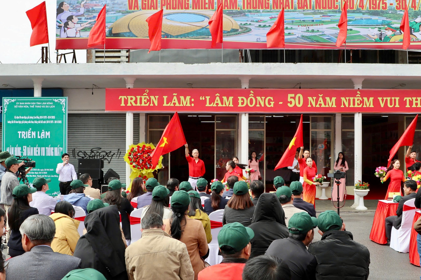 Ngày 25/3, tỉnh Lâm Đồng khai mạc triển lãm Lâm Đồng - 50 năm niềm vui thống nhất tại Nhà triển lãm Trung tâm Hòa Bình, TP Đà Lạt.