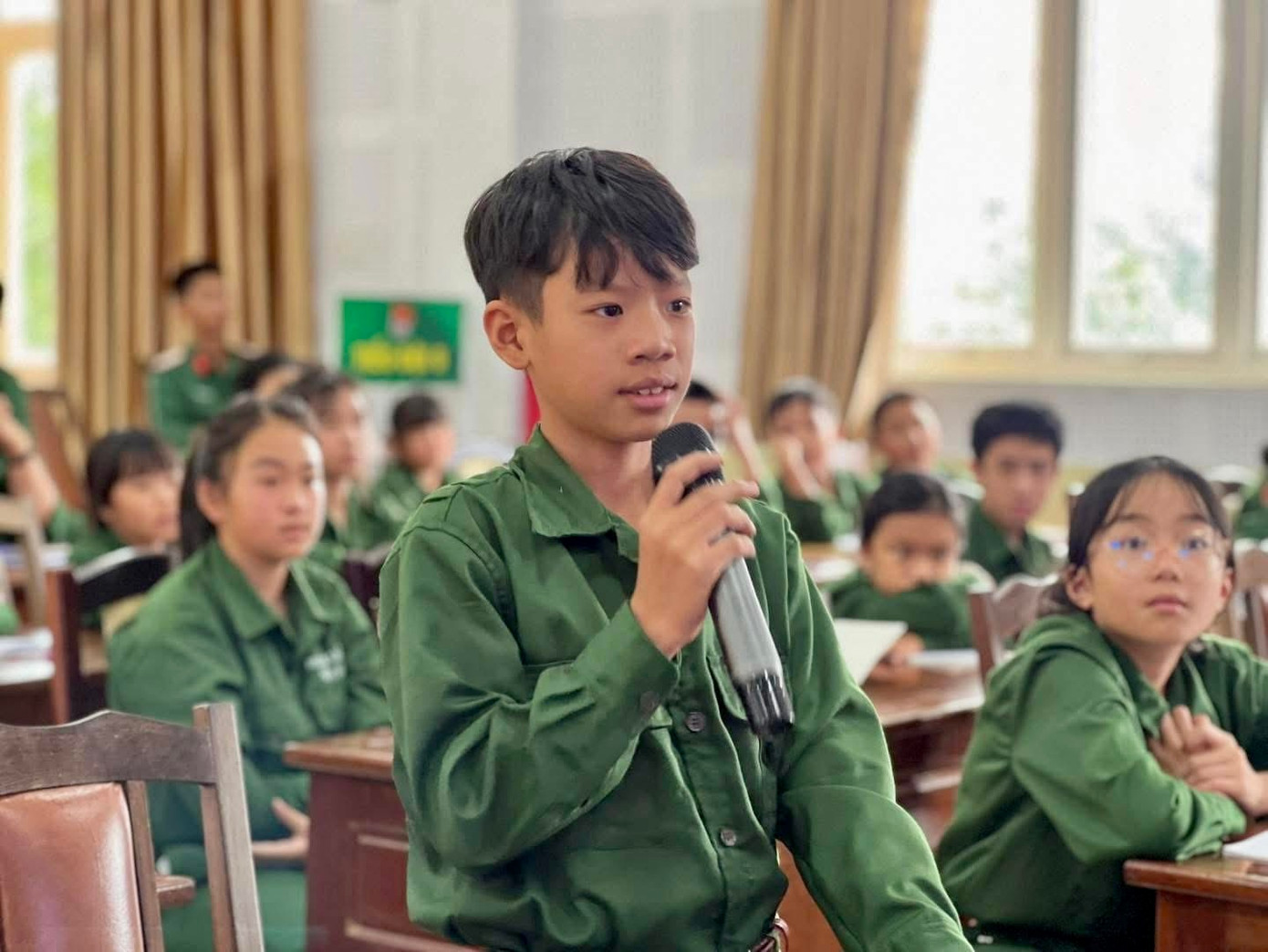 Trong 7 ngày trải nghiệm môi trường quân ngũ, các em sẽ được rèn luyện kỷ luật, kỹ năng sống, tinh thần trách nhiệm và lòng yêu nước thông qua chuỗi hoạt động huấn luyện, giáo dục và sinh hoạt tập thể.