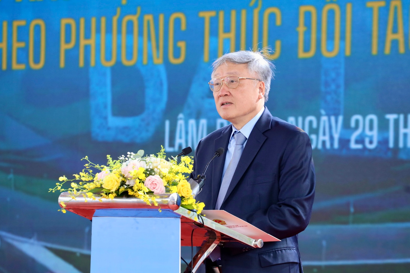 Phát biểu tại buổi lễ, Phó Thủ tướng Thường trực Chính phủ Nguyễn Hòa Bình nhấn mạnh: “Cao tốc Bảo Lộc - Liên Khương là mảnh ghép cuối cùng để hoàn thiện trục cao tốc Dầu Giây – Liên Khương, hình thành tuyến giao thông xương sống hiện đại, nối vùng kinh tế trọng điểm phía Nam với trung tâm Tây Nguyên. Giá trị của dự án không chỉ nằm ở chiều dài hơn 73km mà ở chỗ giải phóng tiềm năng cho hành lang kinh tế chiến lược, mở ra động lực tăng trưởng mới cho toàn vùng".