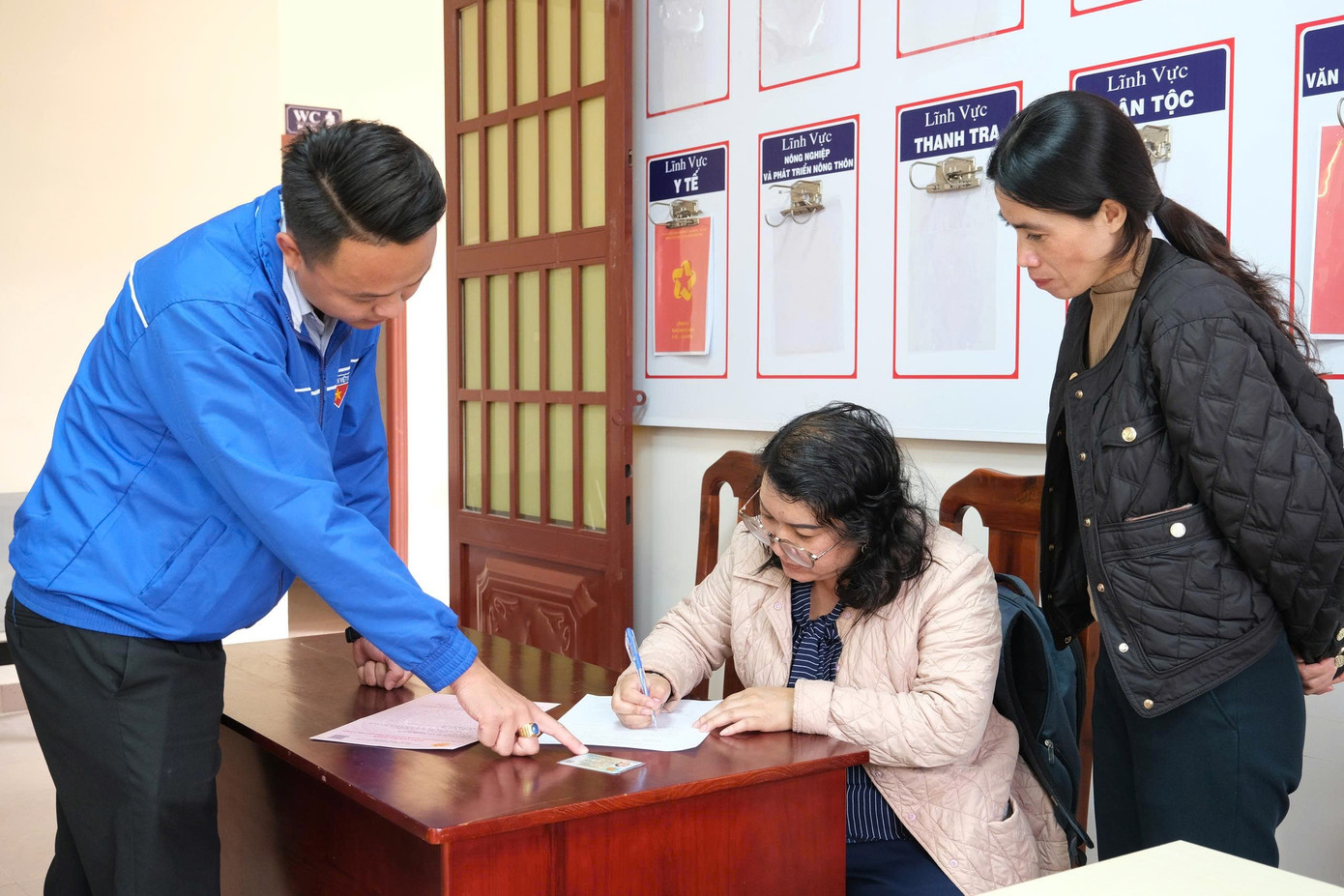 Các đội hình được bố trí tại bộ phận tiếp nhận và trả kết quả cấp xã, phường và Trung tâm Phục vụ Hành chính công, đảm nhiệm nhiều phần việc cụ thể như: số hóa dữ liệu, hướng dẫn công dân sử dụng dịch vụ công, cài đặt định danh điện tử, đăng ký tài khoản công dân điện tử...