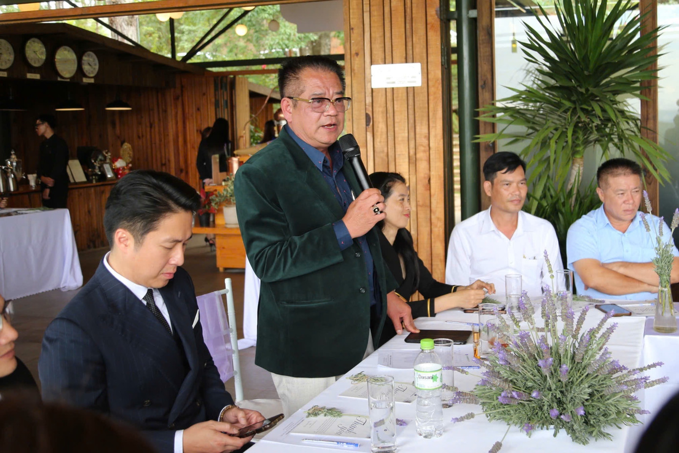 Ông Dương Quốc Anh - Giám đốc Trung tâm Xúc tiến Thương mại và Du lịch Lâm Đồng phát biểu. Ông Dương Quốc Anh - Giám đốc Trung tâm Xúc tiến Thương mại và Du lịch Lâm Đồng phát biểu.