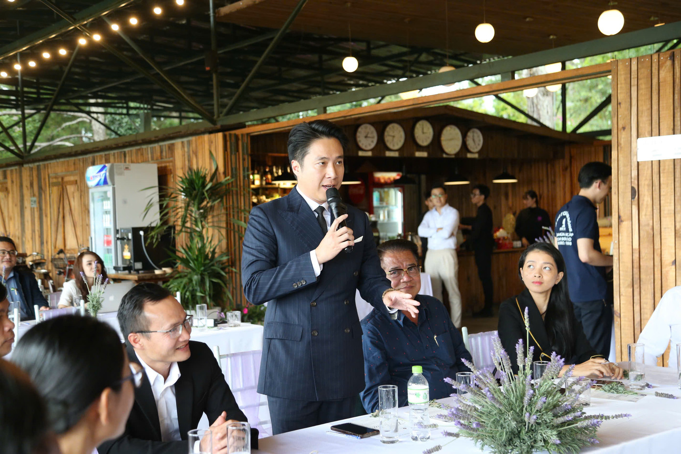 Các đại diện công ty lữ hành trên địa bàn tỉnh Lâm Đồng mới tham luận, hiến kế. Các đại diện công ty lữ hành trên địa bàn tỉnh Lâm Đồng mới tham luận, hiến kế.