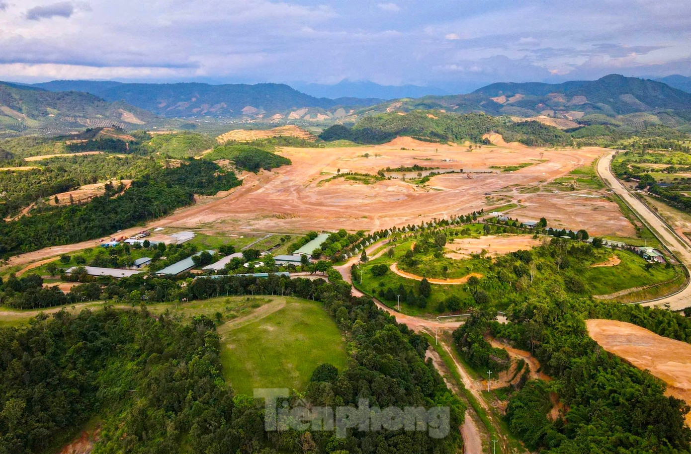 Dự án Trường đua ngựa, đua chó Thiên Mã Madagui - Câu lạc bộ Polo và ngựa biểu diễn với tổng vốn đầu tư gần 1.550 tỷ đồng. Dự án Trường đua ngựa, đua chó Thiên Mã Madagui - Câu lạc bộ Polo và ngựa biểu diễn với tổng vốn đầu tư gần 1.550 tỷ đồng.