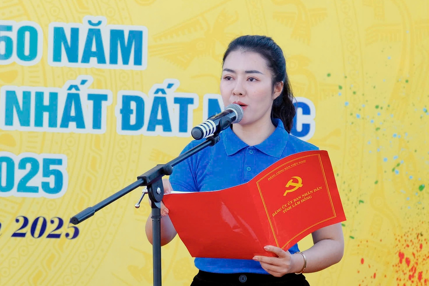 Chị Nguyễn Ý Nhi - Bí thư Đoàn Thanh niên UBND tỉnh Lâm Đồng chia sẻ, giải chạy nhằm chào mừng Kỷ niệm 50 năm Ngày Giải phóng miền Nam, thống nhất đất nước (30/4/1975-30/4/2025); Ngày Quốc tế lao động 1/5 và hưởng ứng Cuộc vận động “10.000 bước chân mỗi ngày” do Trung ương Đoàn phát động.