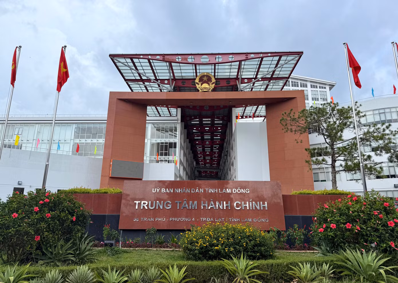 Trụ sở Trung tâm hành chính tỉnh Lâm Đồng hiện tại (số 36 Trần Phú, TP Đà Lạt). Trụ sở Trung tâm hành chính tỉnh Lâm Đồng hiện tại (số 36 Trần Phú, TP Đà Lạt).