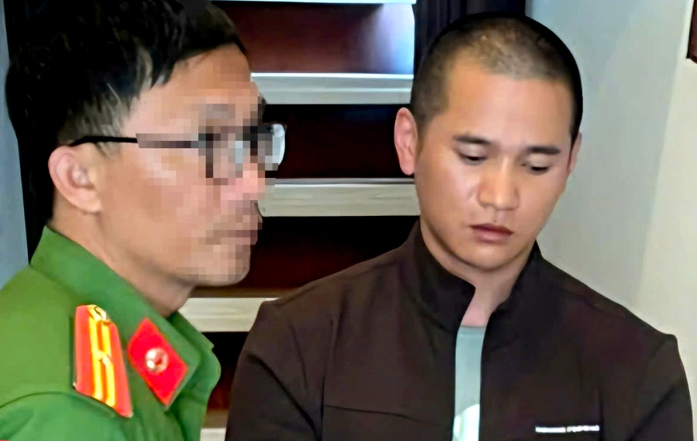 Đối tượng Nguyễn Đắt Vũ bị bắt tại nhà. Đối tượng Nguyễn Đắt Vũ bị bắt tại nhà.