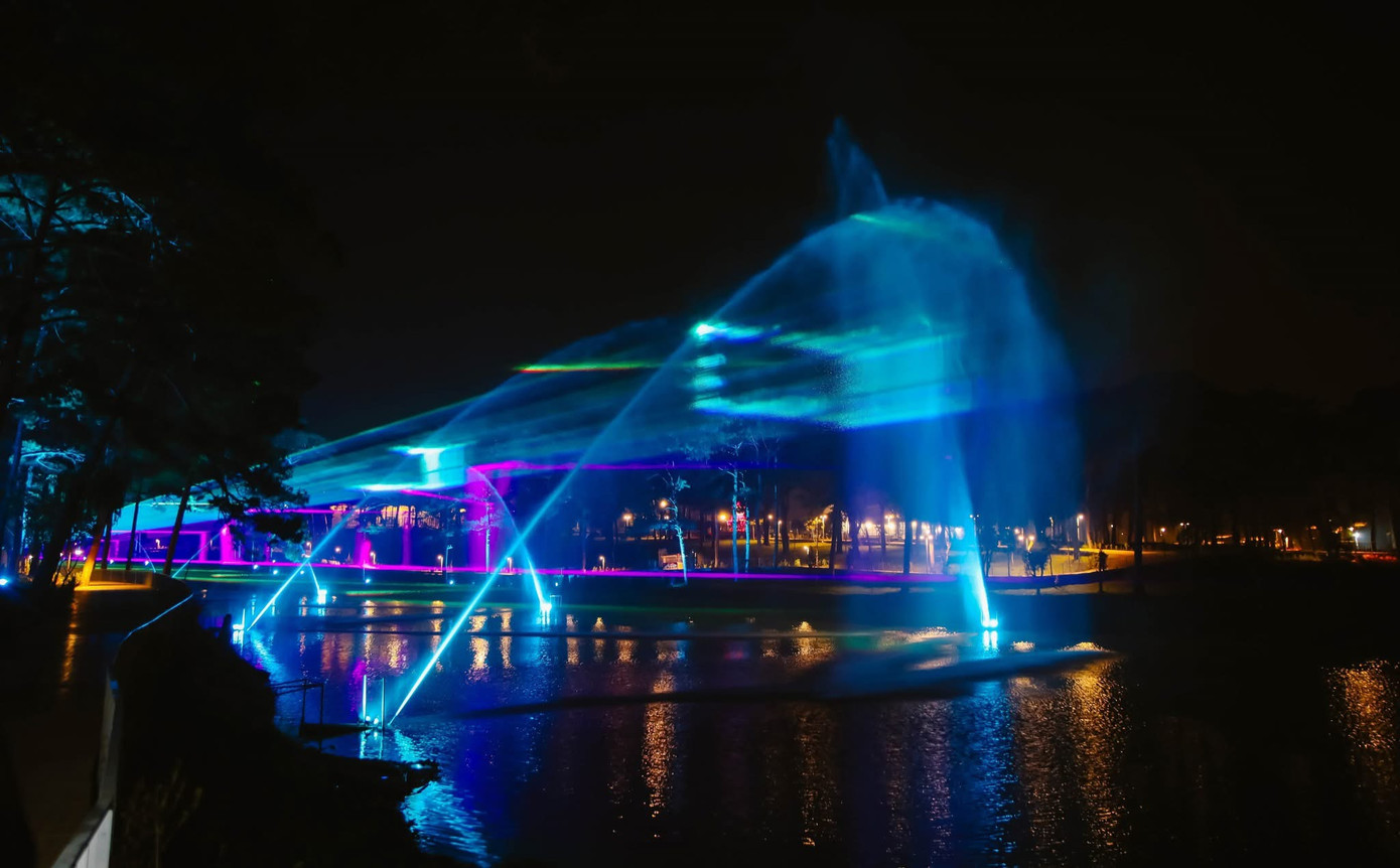 Theo chủ đầu tư, công viên sẽ mang lại trải nghiệm mới mẻ chưa từng có cho du khách khi đến Đà Lạt. Việc đầu tư vào công nghệ ánh sáng để khai thác không gian đêm của hồ Than Thở, nhằm đưa danh thắng này tham gia vào hoạt động kinh tế đêm mà Chính phủ đã đề ra.