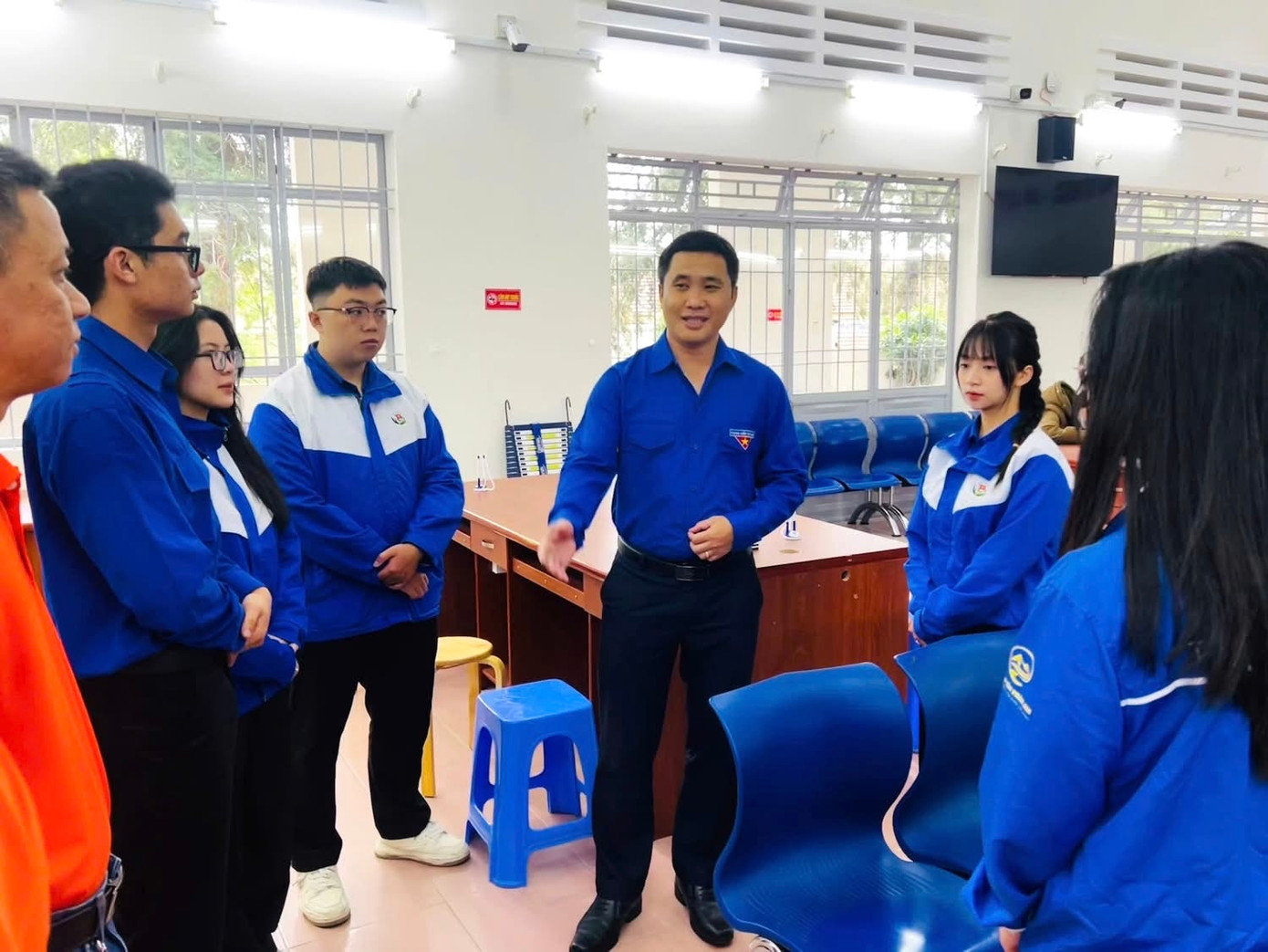 Cũng trong sáng 7/7, Thường trực Tỉnh Đoàn Lâm Đồng đã thành lập các đoàn công tác đến thăm, động viên các đội hình. Tại các cơ sở, Thường trực Tỉnh Đoàn Lâm Đồng ghi nhận tinh thần trách nhiệm, thái độ tận tụy và nỗ lực học hỏi của lực lượng trẻ khi đồng hành cùng chính quyền địa phương trong công cuộc chuyển đổi số và cải cách hành chính.