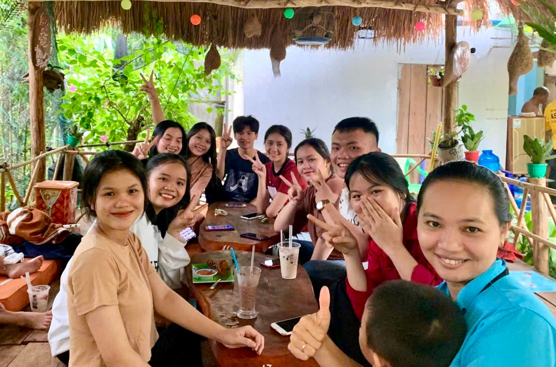 Hình ảnh đời thường của Hoa hậu Hà Trúc Linh cùng với bạn bè. Hình ảnh đời thường của Hoa hậu Hà Trúc Linh cùng với bạn bè.