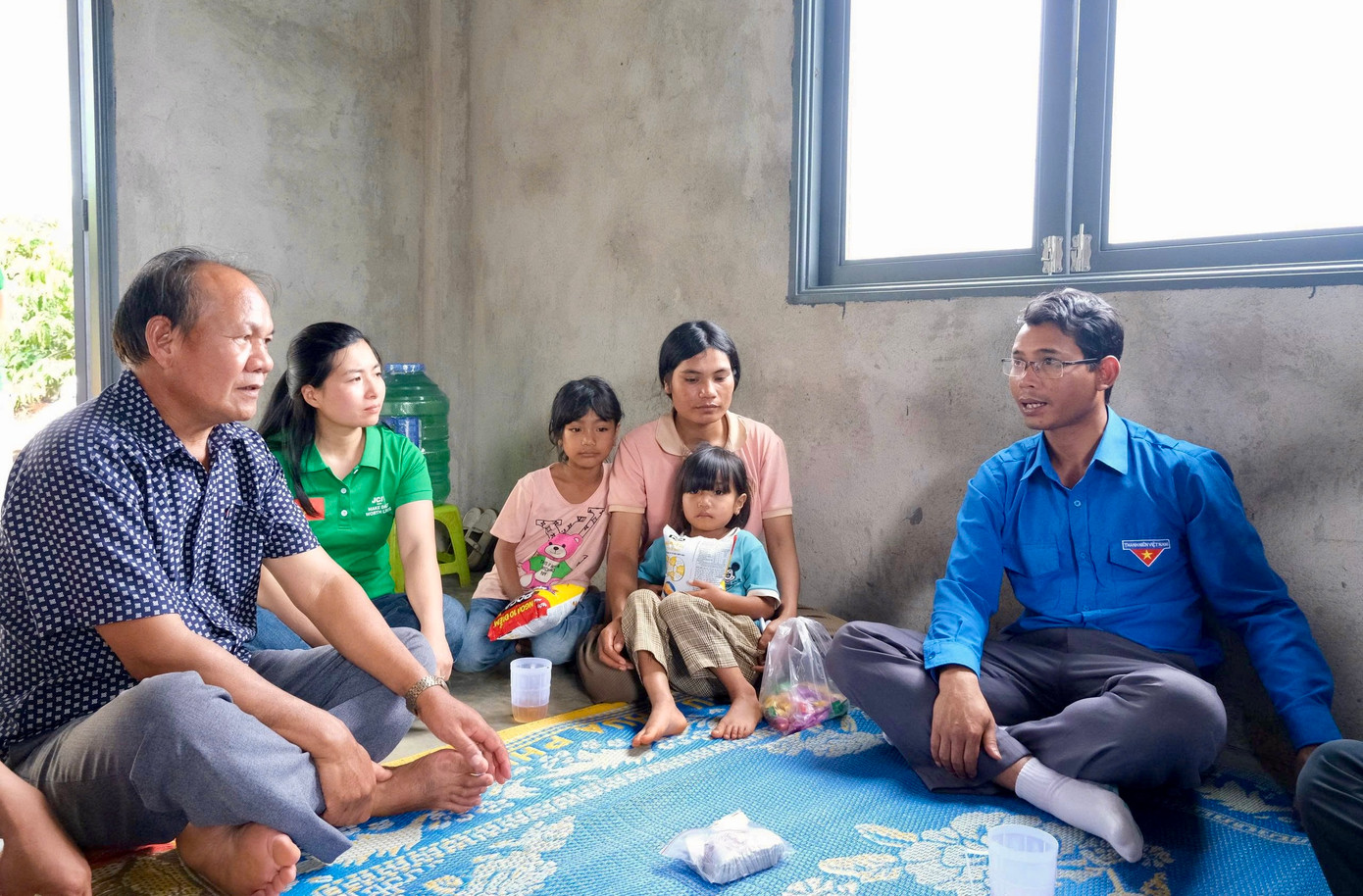 Bí thư Tỉnh Đoàn đề nghị các cấp bộ Đoàn, Hội và lực lượng tình nguyện cần bám sát Nghị quyết 36 của Tỉnh ủy để lựa chọn nội dung triển khai sát thực tiễn, ưu tiên các lĩnh vực chuyển đổi số, phát triển nguồn nhân lực, khởi nghiệp và bảo vệ môi trường. Đồng thời, phát huy hiệu quả mô hình liên kết ba chiều: Lực lượng - địa bàn - cộng đồng, tạo sức mạnh tổng hợp vì sự phát triển bền vững của địa phương.