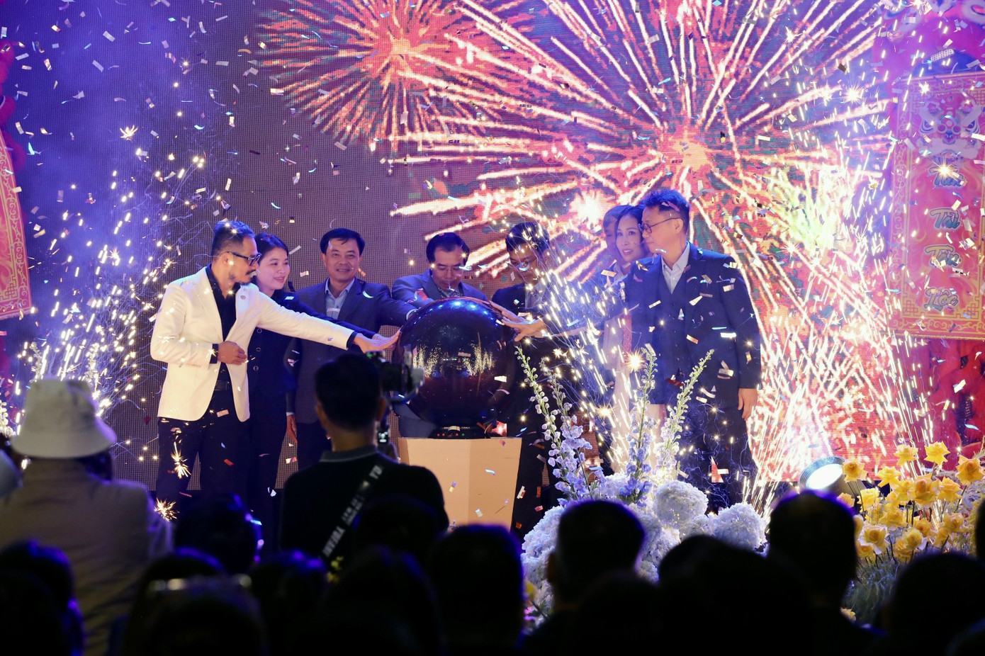 Công viên ánh sáng và nghệ thuật Delight Park Đà Lạt, tỉnh Lâm Đồng vừa khai trương, mở cửa đón khách, thu hút hàng nghìn ánh mắt ngưỡng mộ.