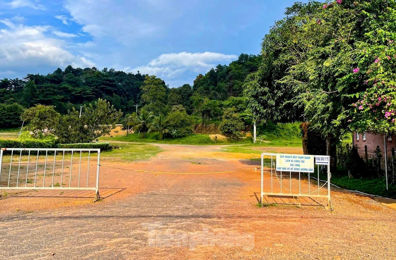 Quy mô của dự án cũng được điều chỉnh tăng đất xây dựng công trình có mái che lên gần 35.300m², chiếm tỷ lệ 5,06%. Tổng vốn dự án tăng từ 1.002 tỷ đồng lên gần 1.550 tỷ đồng. Trong đó, vốn của Công ty Thiên mã hơn 233 tỷ đồng, còn lại vốn huy động và vốn vay. Quy mô của dự án cũng được điều chỉnh tăng đất xây dựng công trình có mái che lên gần 35.300m², chiếm tỷ lệ 5,06%. Tổng vốn dự án tăng từ 1.002 tỷ đồng lên gần 1.550 tỷ đồng. Trong đó, vốn của Công ty Thiên mã hơn 233 tỷ đồng, còn lại vốn huy động và vốn vay.