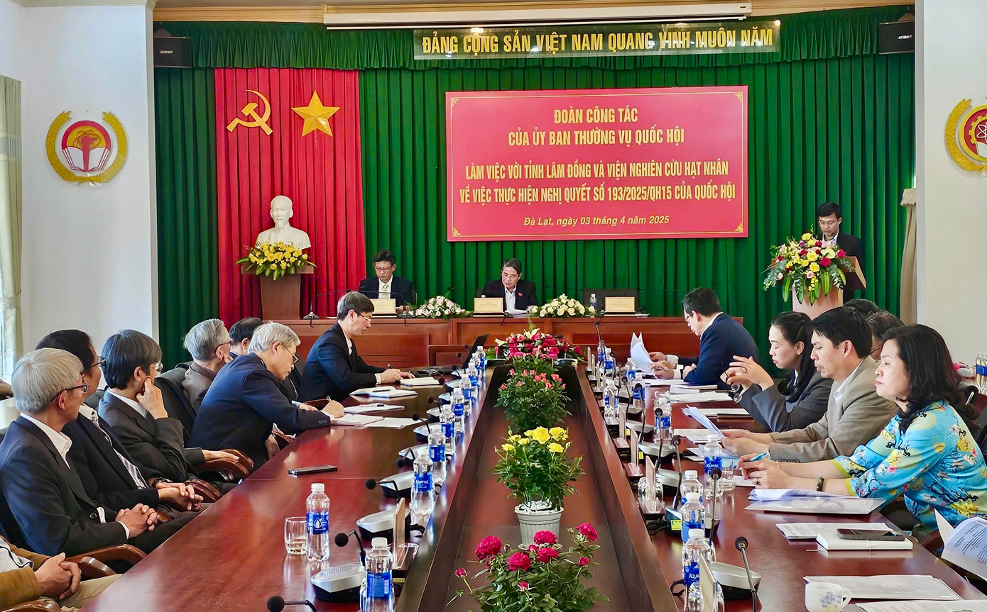 Quang cảnh buổi làm việc của đoàn công tác Quốc hội với tỉnh Lâm Đồng, Viện Nghiên cứu Hạt nhân. Quang cảnh buổi làm việc của đoàn công tác Quốc hội với tỉnh Lâm Đồng, Viện Nghiên cứu Hạt nhân.