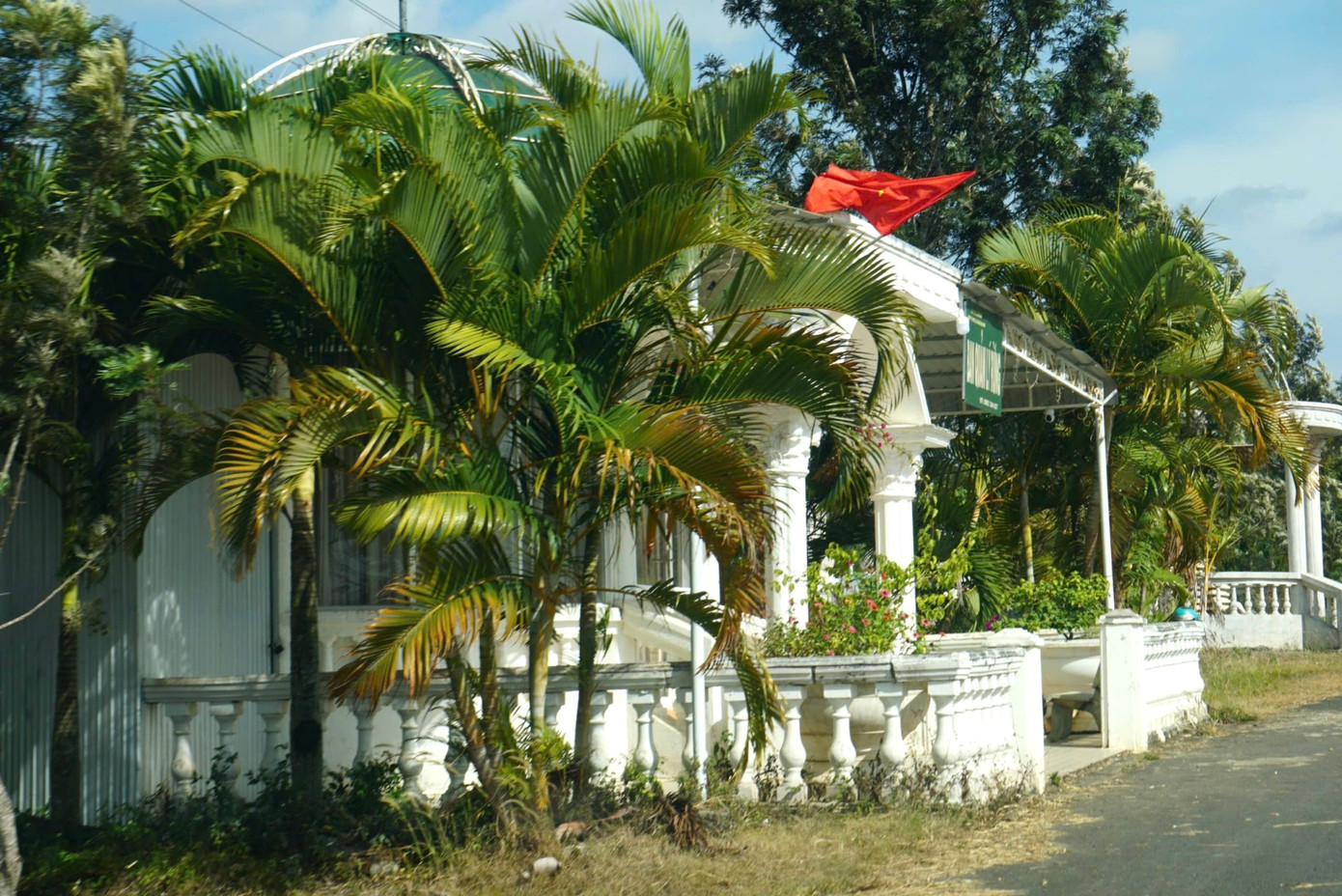 Liên quan đến siêu dự án, nhiều cán bộ tỉnh Lâm Đồng và Trung ương bị khởi tố, bắt giam để phục vụ công tác điều tra, như Ông Mai Tiến Dũng - Bộ trưởng, Chủ nhiệm Văn phòng Chính phủ; bà Trần Bích Ngọc - cựu Vụ trưởng Vụ I, Văn phòng Chính phủ; ông Trần Đức Quận - cựu Bí thư Tỉnh ủy Lâm Đồng; ông Trần Văn Hiệp - cựu Chủ tịch UBND tỉnh Lâm Đồng.