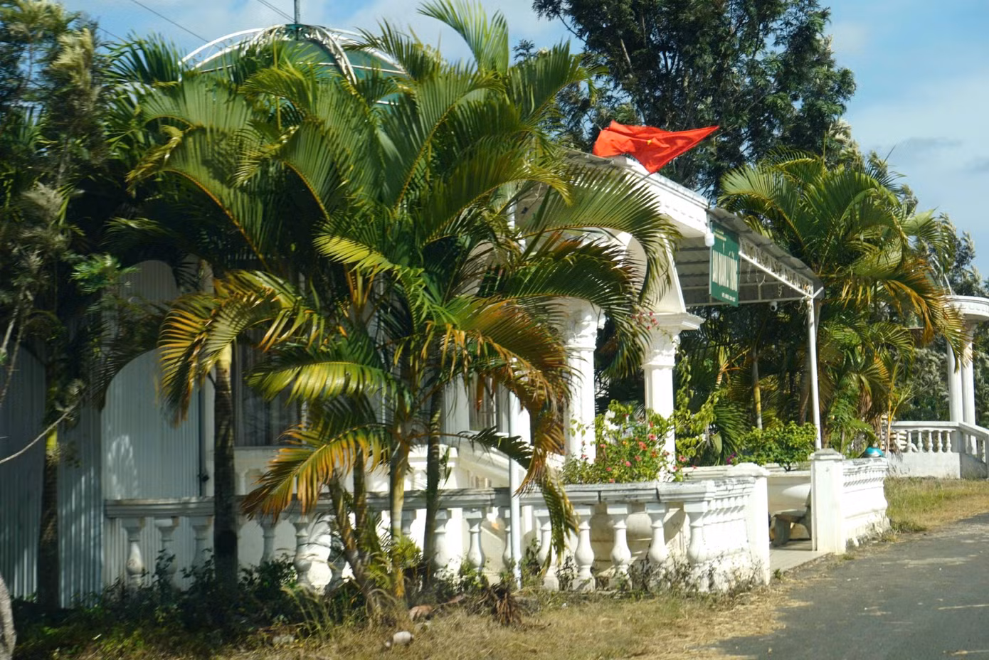 Liên quan đến siêu dự án, nhiều cán bộ tỉnh Lâm Đồng và Trung ương bị khởi tố, bắt giam để phục vụ công tác điều tra, như Ông Mai Tiến Dũng - Bộ trưởng, Chủ nhiệm Văn phòng Chính phủ; bà Trần Bích Ngọc - cựu Vụ trưởng Vụ I, Văn phòng Chính phủ; ông Trần Đức Quận - cựu Bí thư Tỉnh ủy Lâm Đồng; ông Trần Văn Hiệp - cựu Chủ tịch UBND tỉnh Lâm Đồng.