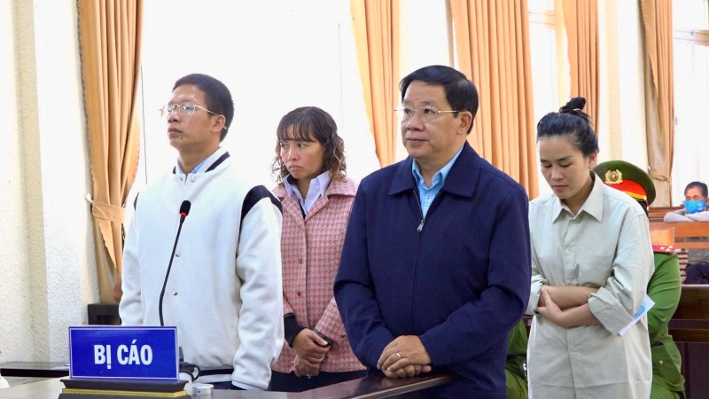 Bốn bị cáo tại phiên xét xử sơ thẩm.