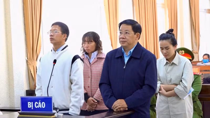 Bốn bị cáo tại phiên xét xử sơ thẩm.
