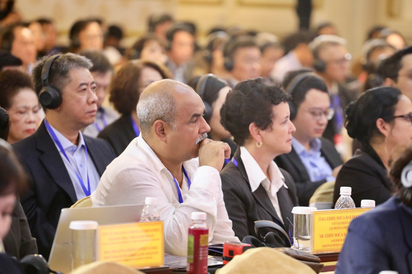 Các đại biểu tham dự hội thảo.