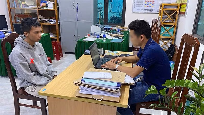 Đối tượng Nguyễn Duy Quang tại cơ quan công an.