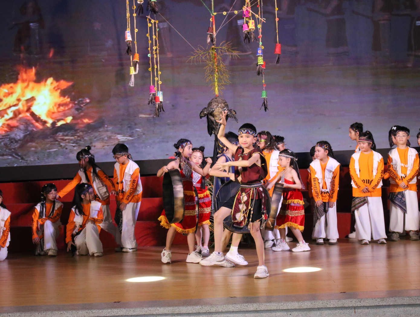 Nhiều tiết mục mang tinh thần yêu nước, yêu dân tộc được thể hiện tại giải. Nhiều tiết mục mang tinh thần yêu nước, yêu dân tộc được thể hiện tại giải.