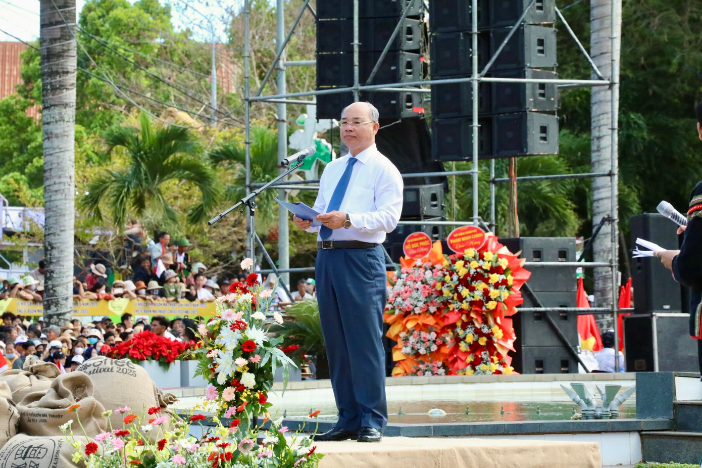 Phát biểu tại lễ hội, ông Trương Công Thái - Phó Chủ tịch UBND tỉnh Đắk Lắk cho biết lễ hội đường phố mong muốn mang đến những nét đẹp, đặc trưng về văn hóa của vùng đất, con người Tây Nguyên nói chung và Đắk Lắk nói riêng, tôn vinh giá trị hạt cà phê, người trồng, chế biến, kinh doanh cà phê.