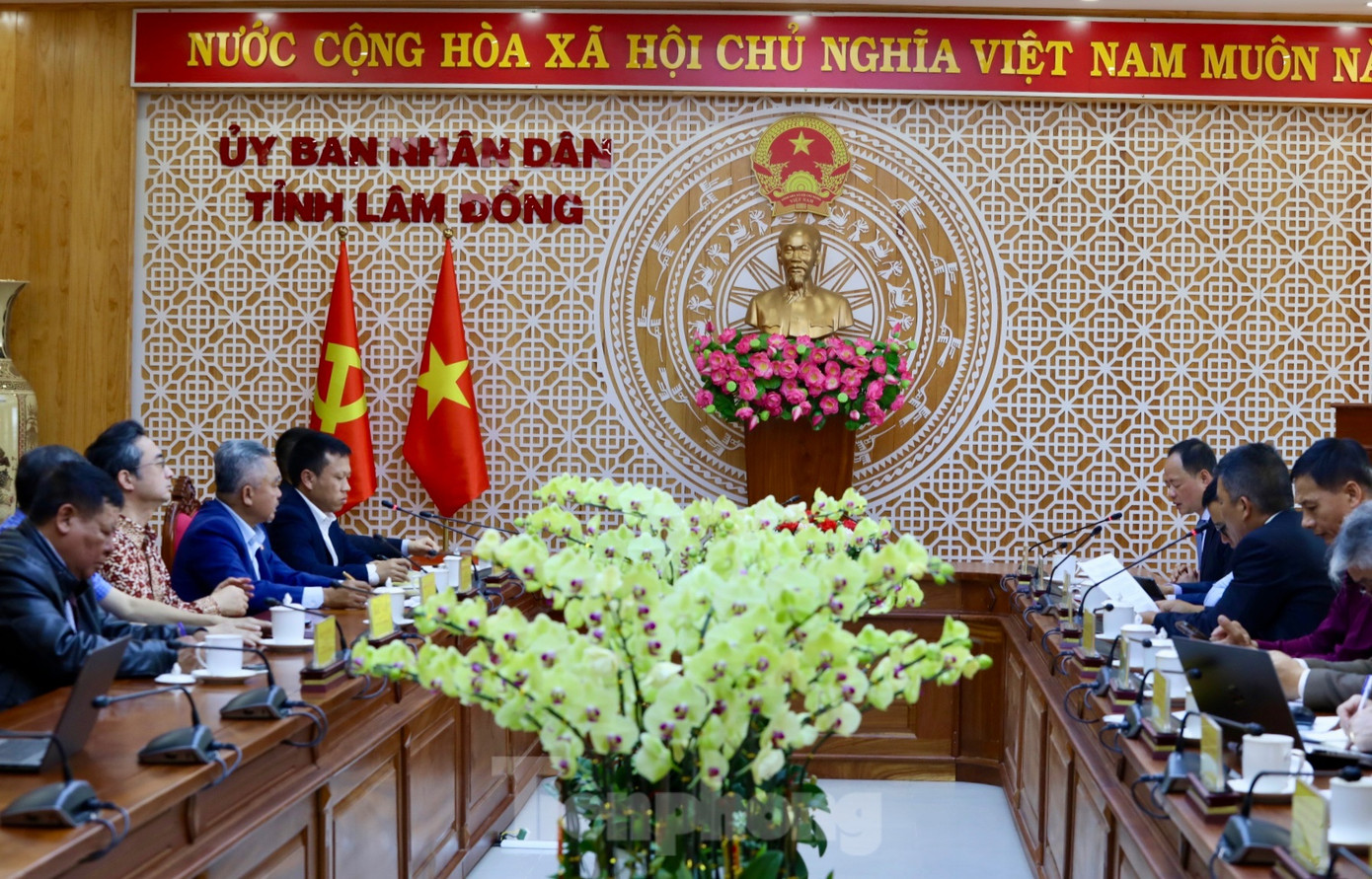 Toàn cảnh buổi làm việc.