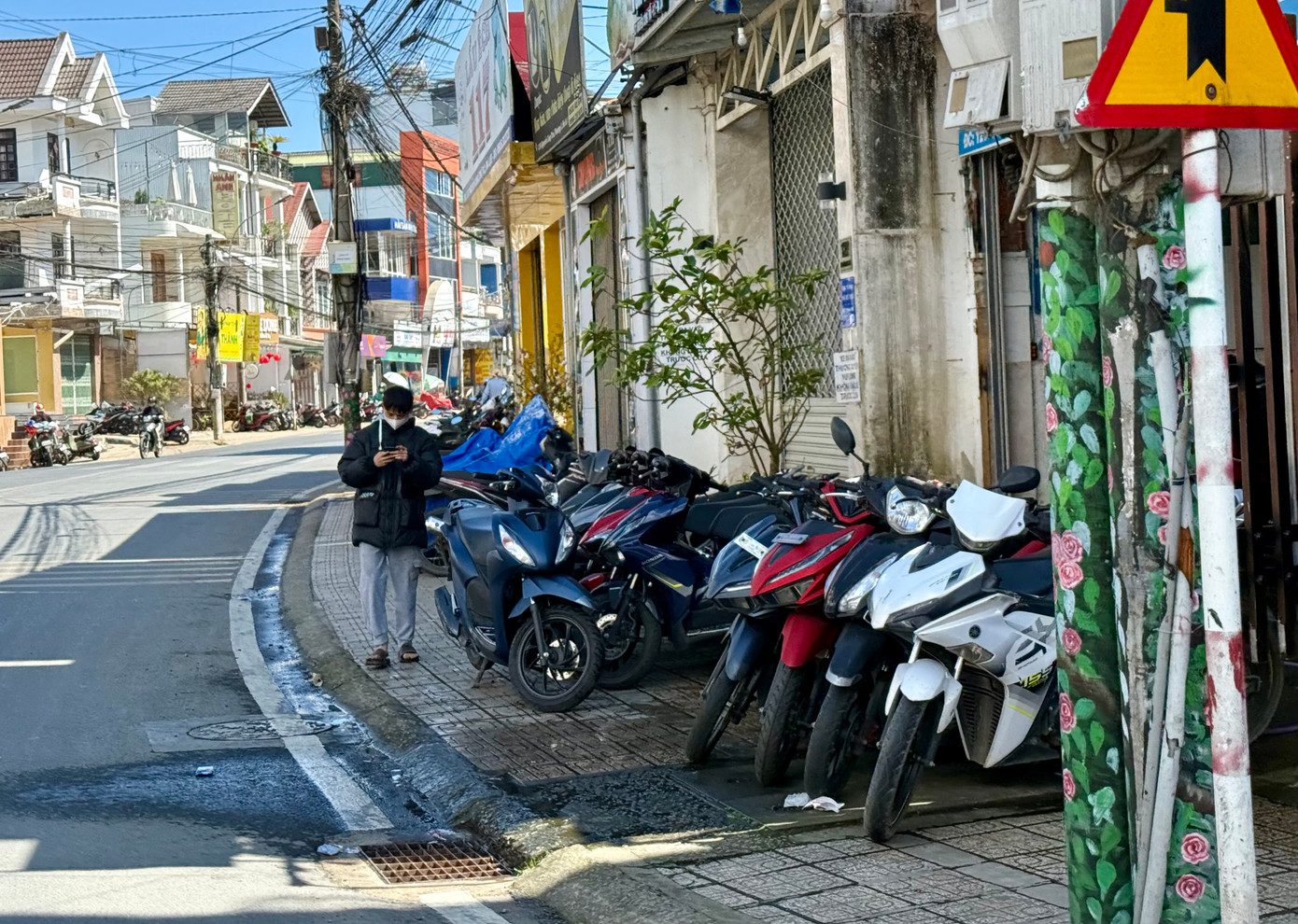 Một tiệm bán, sửa xe trên đường Nguyễn Công Trứ.