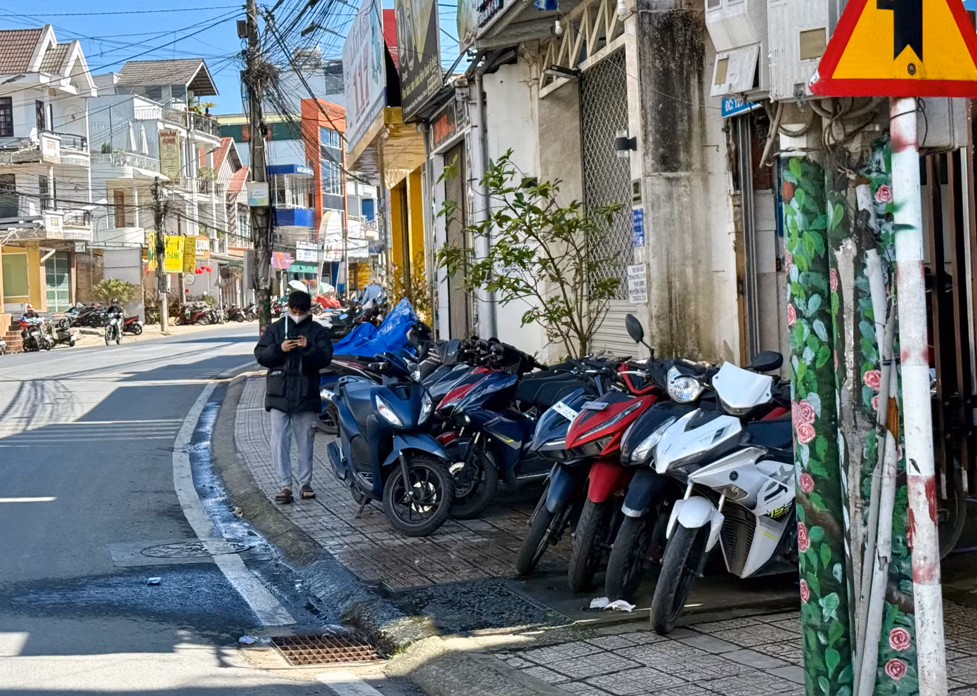 Một tiệm bán, sửa xe trên đường Nguyễn Công Trứ.