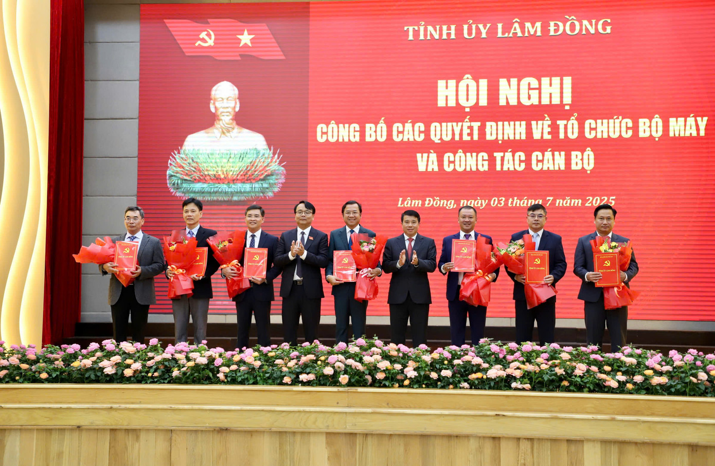 Lãnh đạo tỉnh Lâm Đồng trao các quyết định điều động, bổ nhiệm cán bộ.