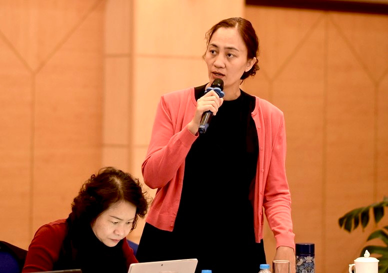 Bà Phạm Thị Thanh Hường - Trưởng Ban Văn hóa Văn phòng UNESCO - hiến kế cho lãnh đạo TP. Đà Lạt.