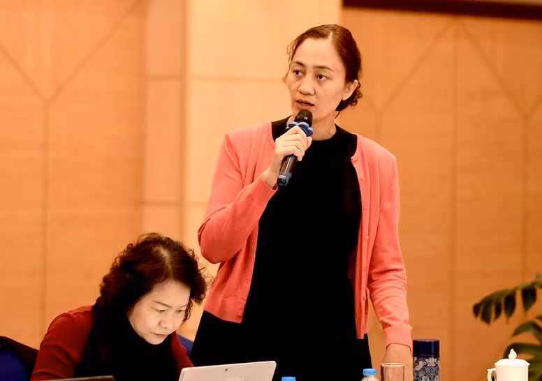 Bà Phạm Thị Thanh Hường - Trưởng Ban Văn hóa Văn phòng UNESCO - hiến kế cho lãnh đạo TP. Đà Lạt.