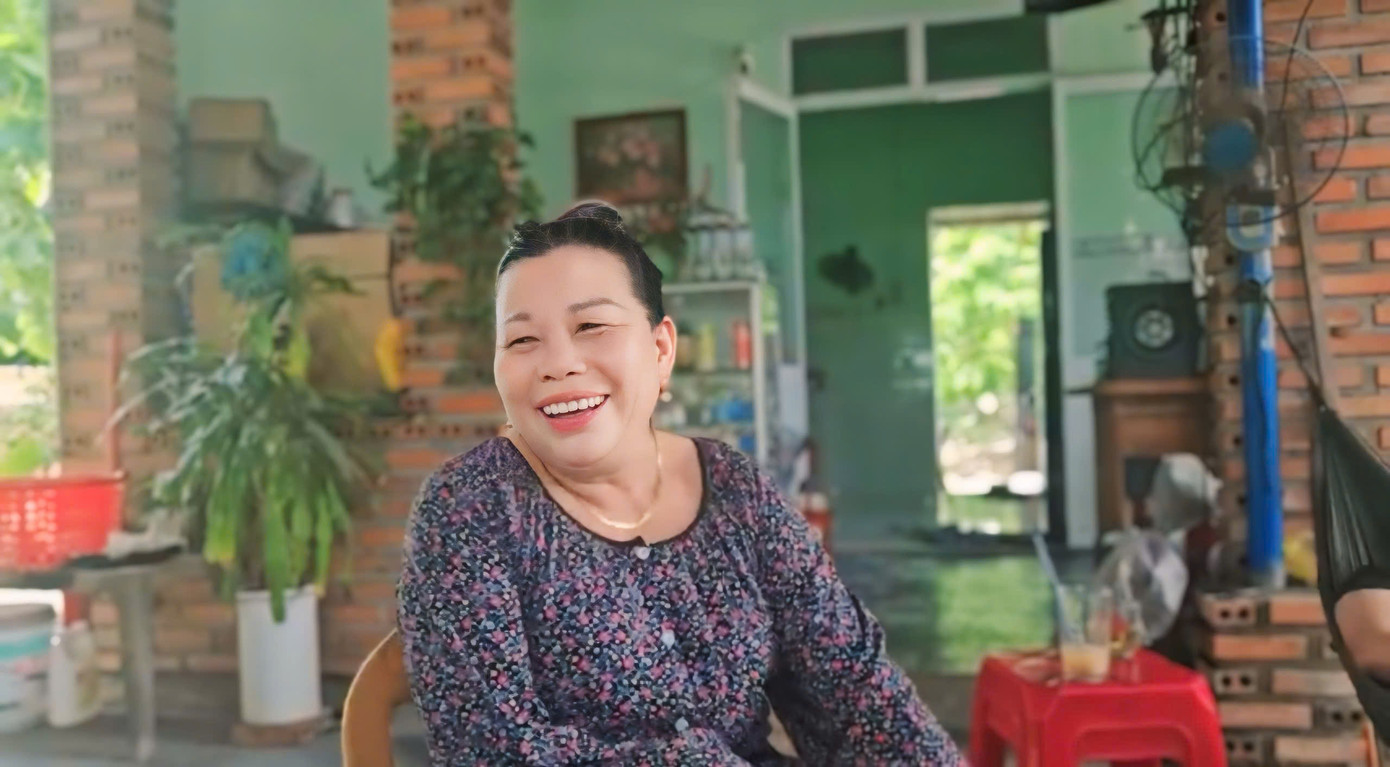 Bà Đặng Thị Hà tự hào khi thôn mình có hoa hậu. Bà Đặng Thị Hà tự hào khi thôn mình có hoa hậu.