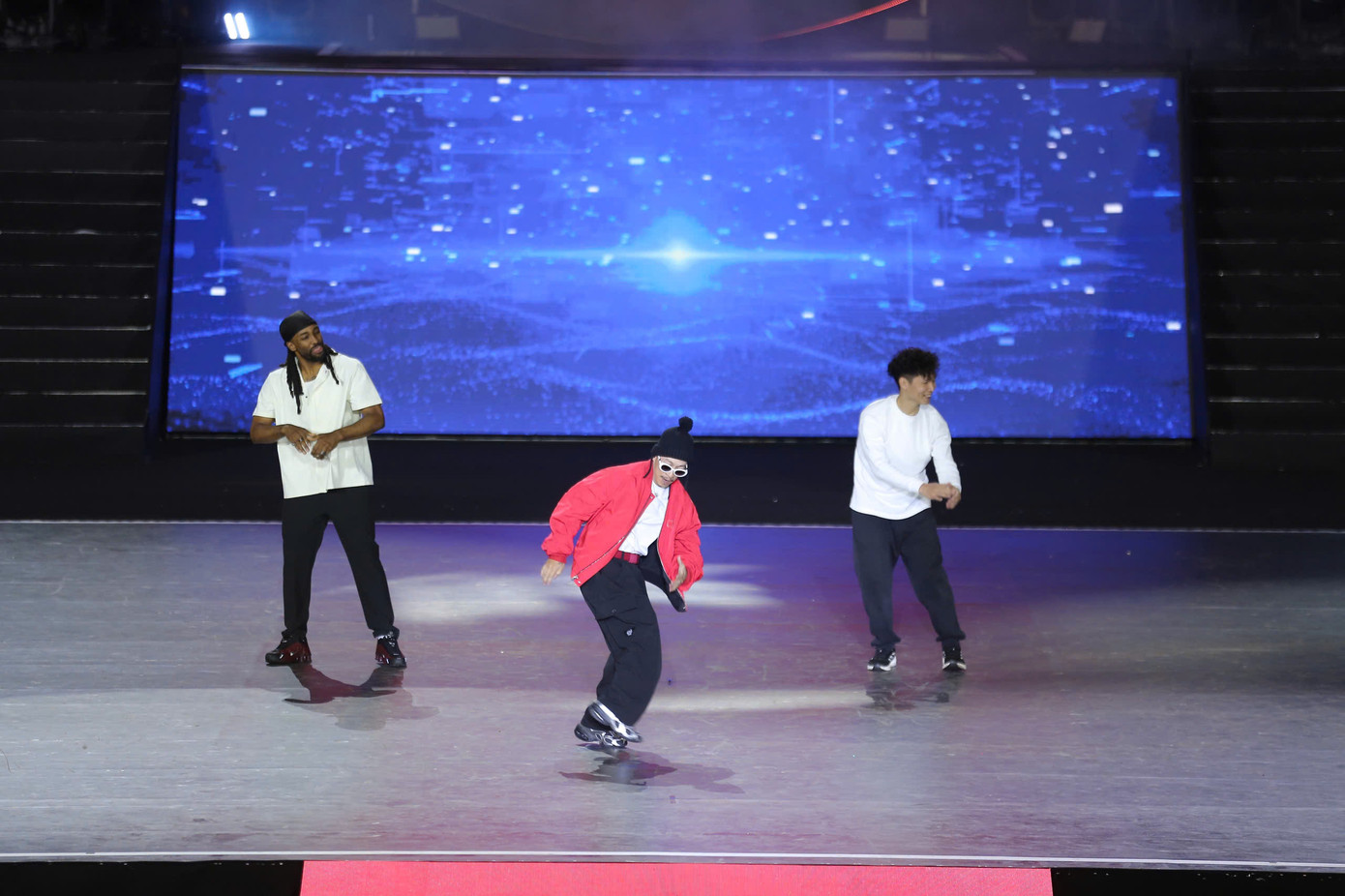 Bộ ba giám khảo quyền lực tại chung kết Bảng Quốc tế Dalat Best Dance Crew, gồm biên đạo Việt Max, biên đạo Viết Thành và biên đạo quốc tế người Pháp Rochka Noel.