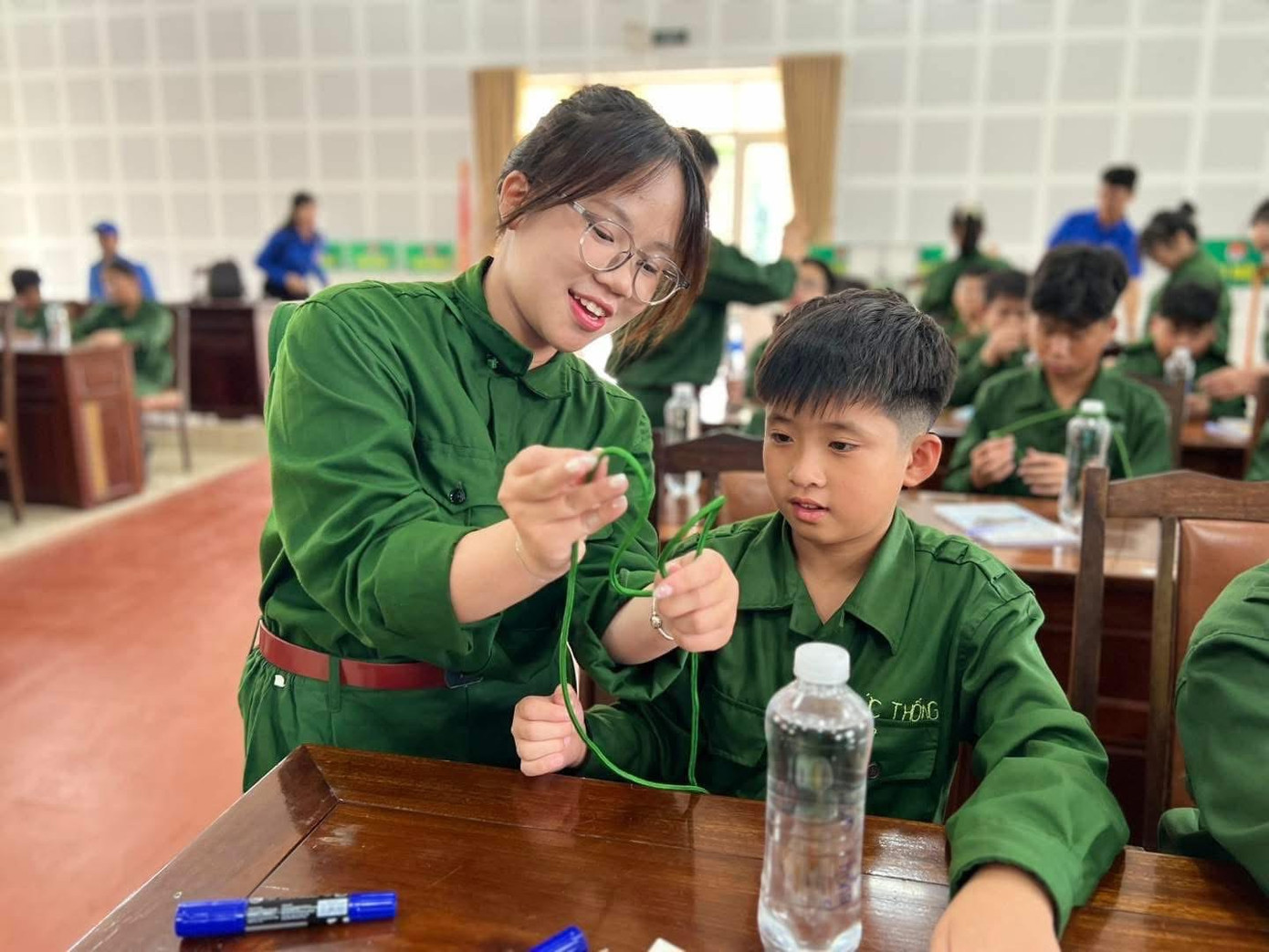 Trong 7 ngày trải nghiệm môi trường quân ngũ, các em sẽ được rèn luyện kỷ luật, kỹ năng sống, tinh thần trách nhiệm và lòng yêu nước thông qua chuỗi hoạt động huấn luyện, giáo dục và sinh hoạt tập thể.