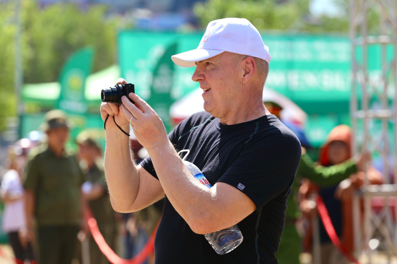 Hội thi thu hút nhiều du khách nước ngoài tham gia.