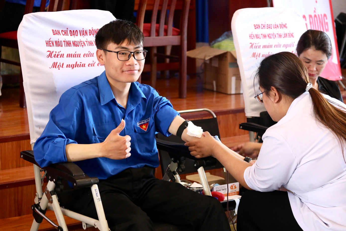 Đoàn viên thanh niên trên địa bàn TP Đà Lạt xung phong hiến máu sớm để tiếp tục công việc hỗ trợ ngày hội.