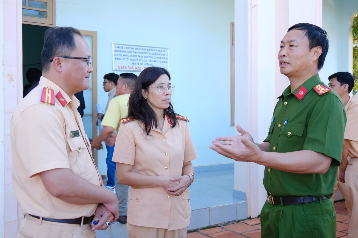 "Kể từ khi tiếp nhận nhiệm vụ, tính đến nay, Phòng Cảnh sát Giao thông đã tiếp nhận và cấp đổi giấy phép lái xe cho gần 10.000 hồ sơ", thượng tá Nguyễn Văn Tiếp cho hay.