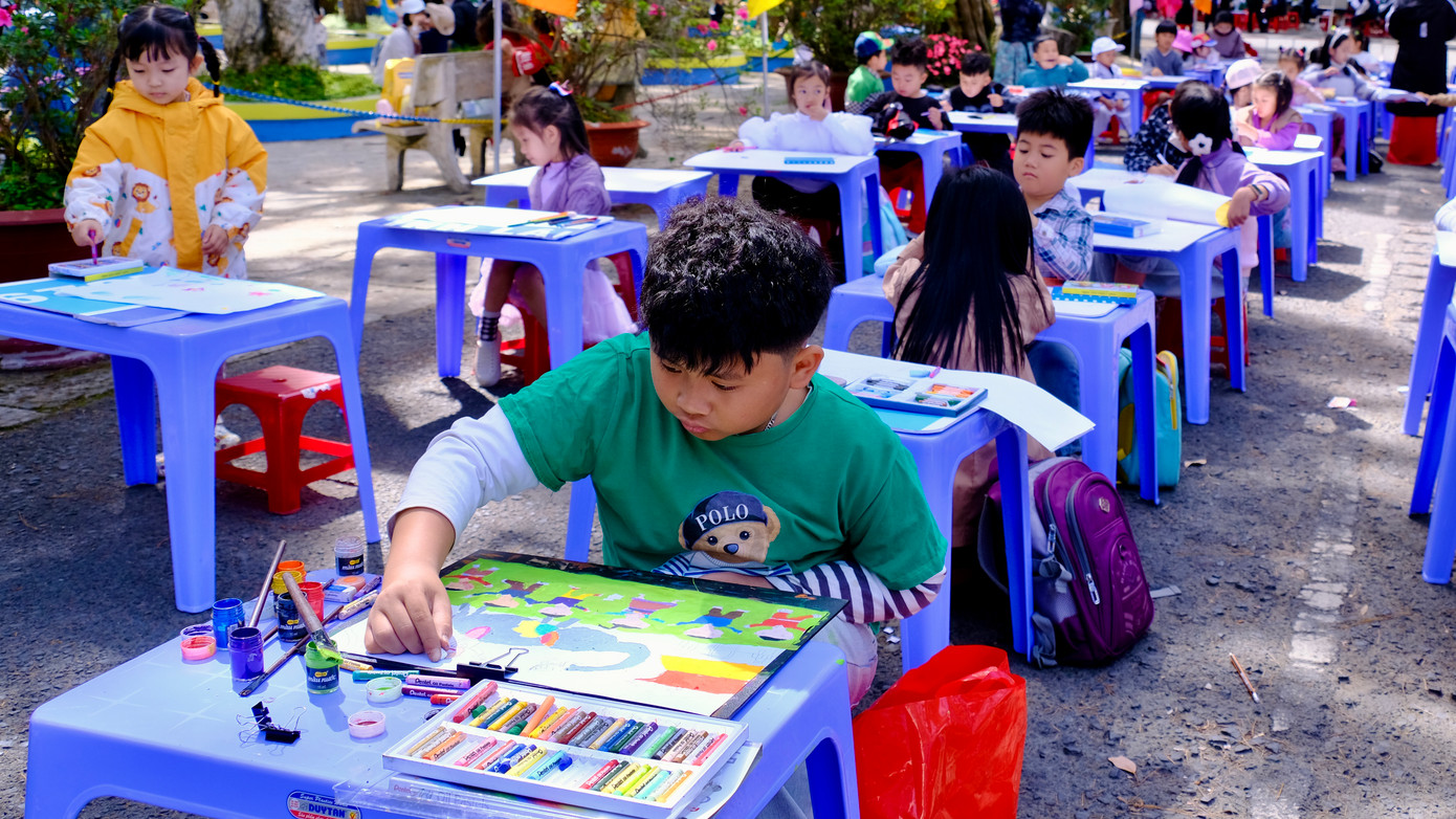 Tham dự ngày hội có khoảng 1.000 em đội viên, học sinh lớp năng khiếu Trung tâm hoạt động Thanh thiếu nhi tỉnh, trường tiểu học và trung học cơ sở trên địa bàn TP Đà Lạt.