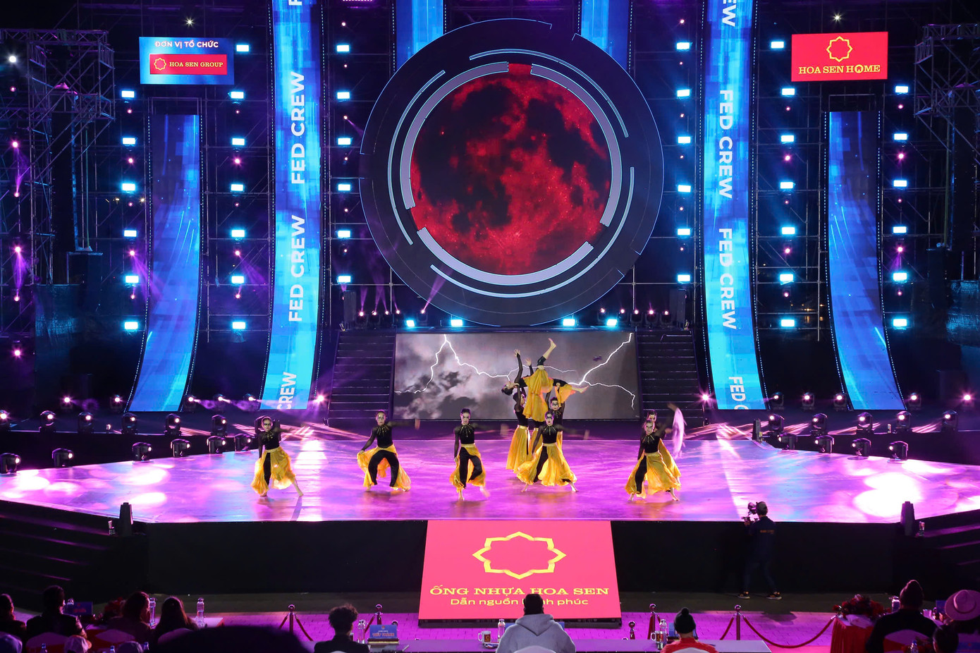 "Chương trình năm nay đẳng cấp hơn từ công tác tổ chức, sân khấu, hiệu ứng âm thanh, ánh sáng, hình ảnh cho đến những đội nhảy", giám khảo Rochka Noel cho biết.