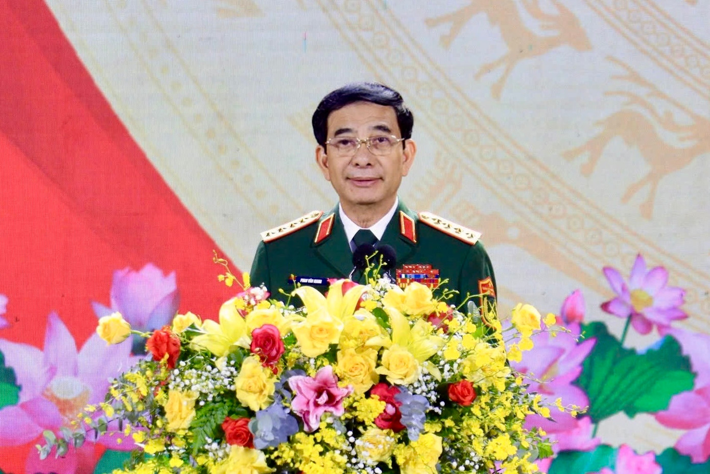 Bộ trưởng Bộ Quốc phòng Phan Văn Giang phát biểu tại lễ kỷ niệm. Bộ trưởng Bộ Quốc phòng Phan Văn Giang phát biểu tại lễ kỷ niệm.